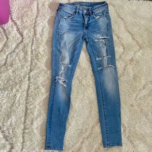 AMERICAN EAGLE distressed ripped skinny jeans
